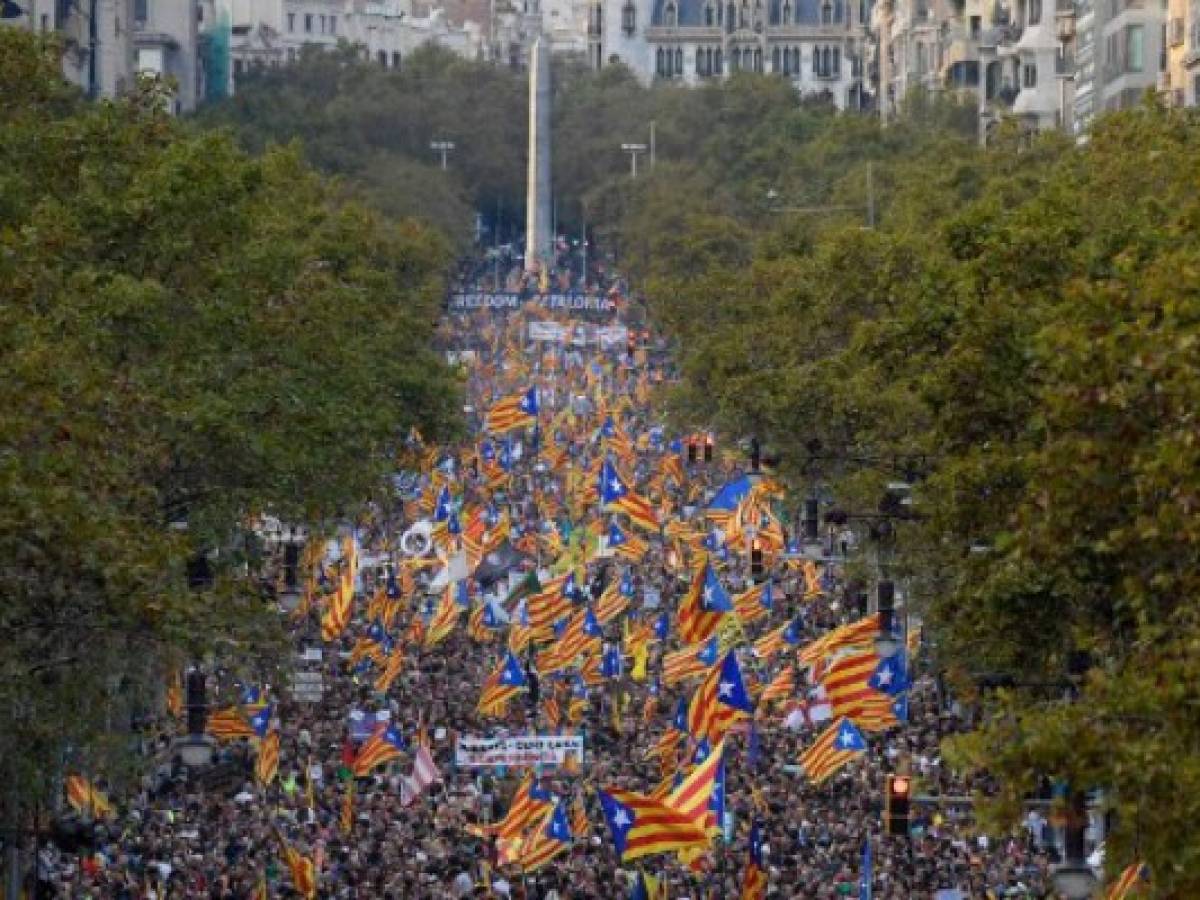 Decenas de miles de manifestantes exigen declarar independencia de Cataluña