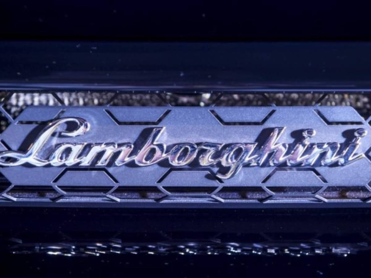 Lamborghini produce máscaras y viseras medicales