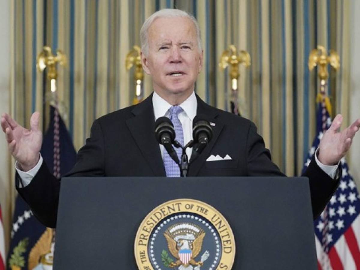 Biden elogia la aprobación de paquete de infraestructura en EEUU