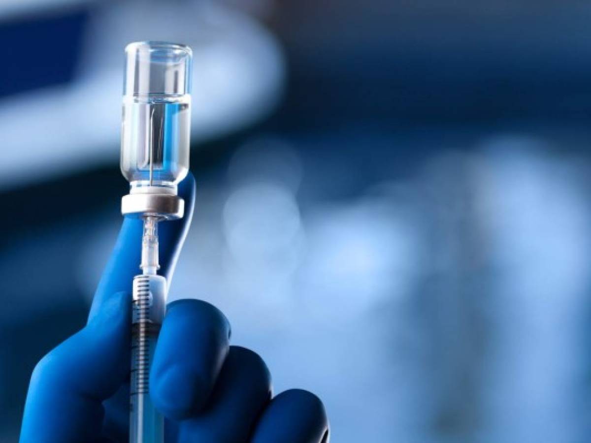 La vacuna rusa Sputnik V, eficaz contra cepa británica de coronavirus, dice regulador