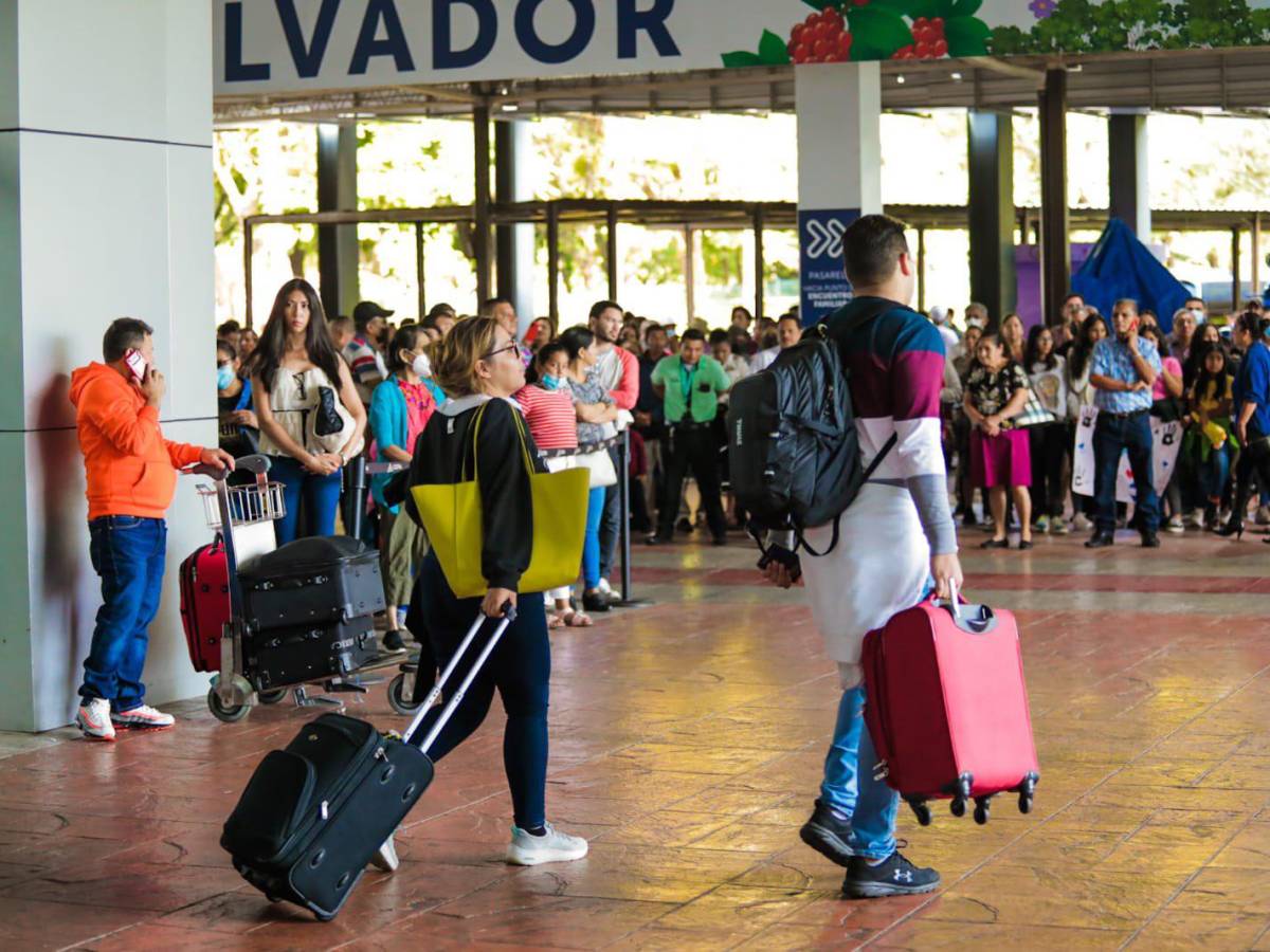 EEUU mantiene alerta de viajar a El Salvador por detenciones ‘presuntamente arbitrarias’