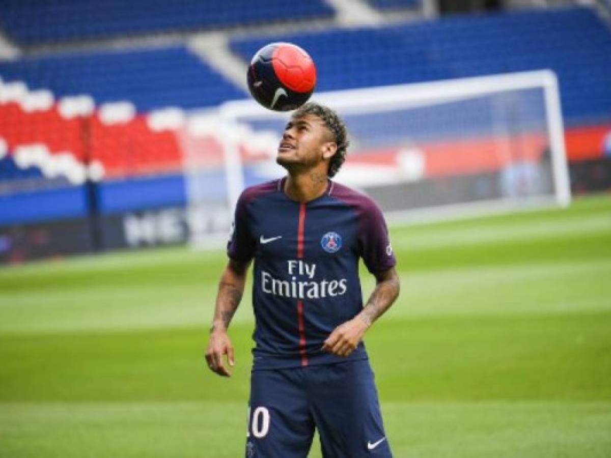 La viralidad de Neymar, con decenas de millones de fans en el mundo, constituye una herramienta de primer nivel. Porque aunque el PSG ha aumentado su presencia en las redes sociales, especialmente en Brasil e Indonesia, Neymar tiene seis veces más seguidores en Twitter que el PSG, dos veces más en Facebook y nueve más en Instagram.