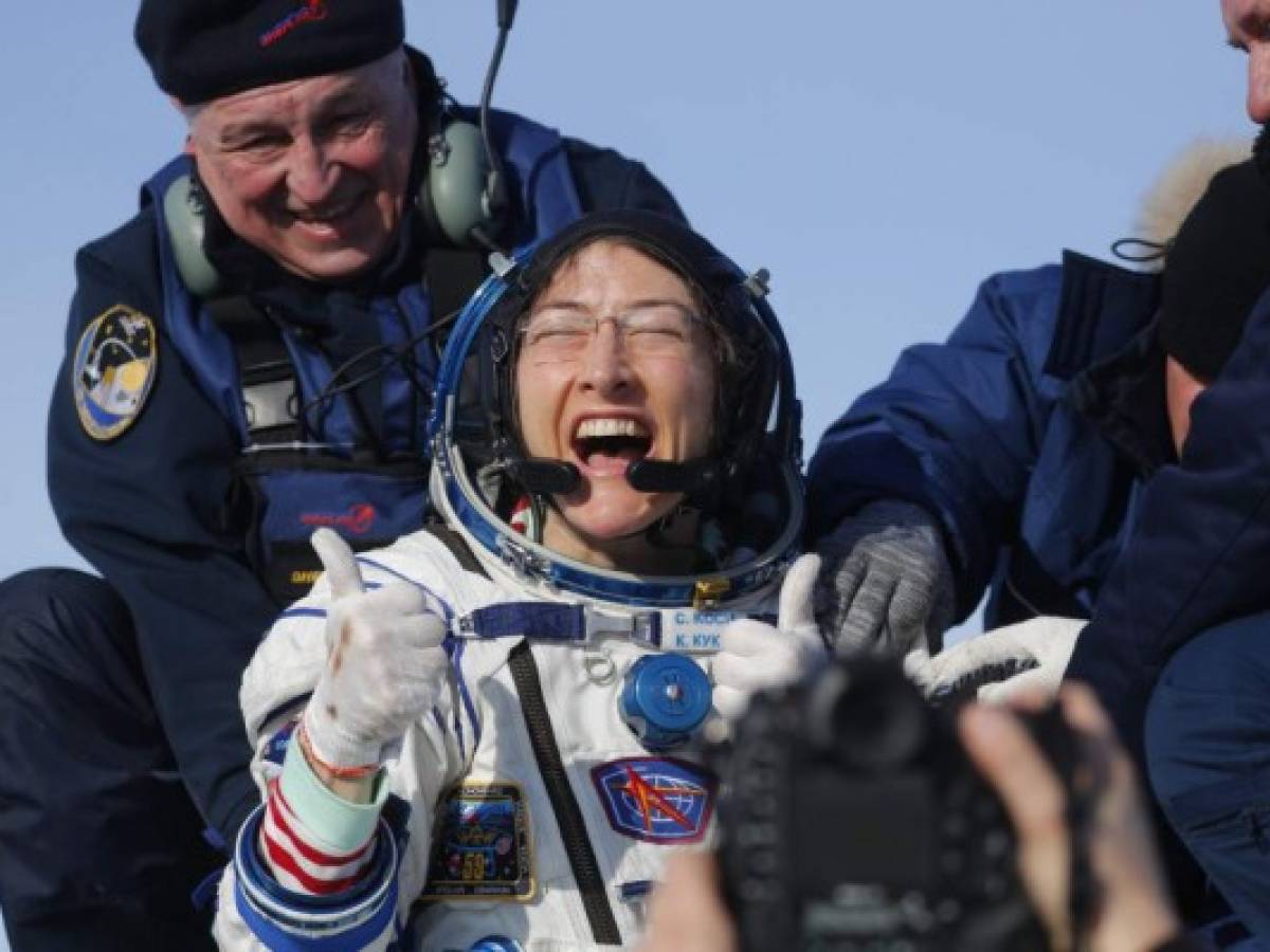 Christina Koch impone nuevo récord femenino de permanencia en el espacio