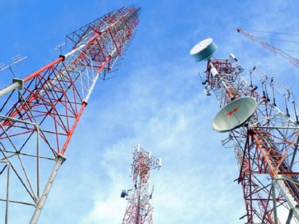 Escalada de tensión entre empresas de telefonía y gobierno salvadoreño