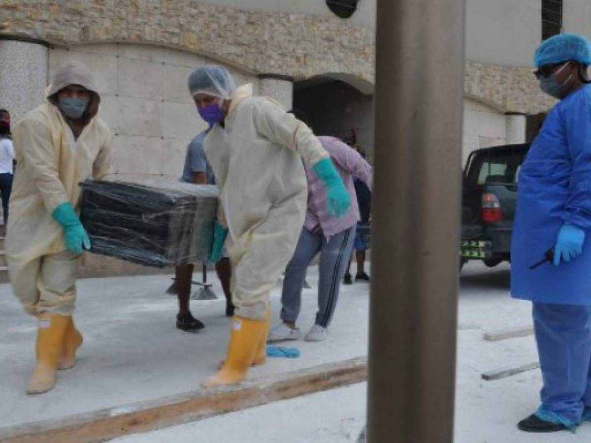 Ecuador retiró casi 800 cadáveres de viviendas de Guayaquil