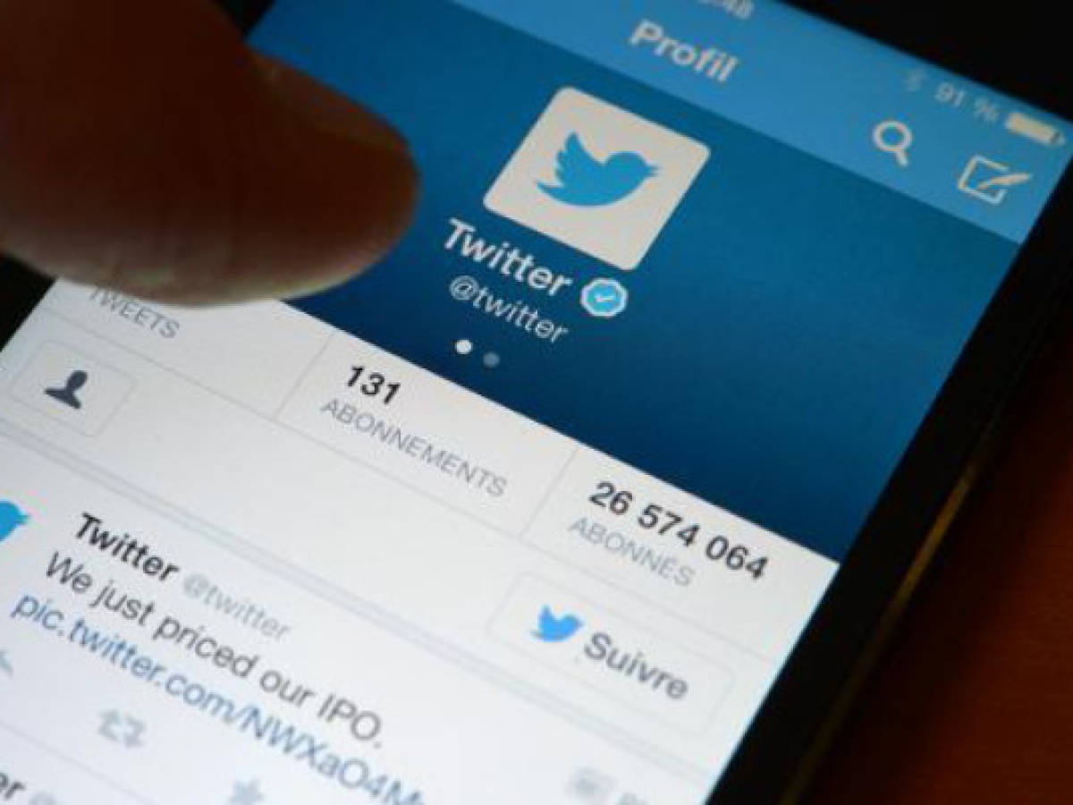 Maduro pide a Twitter bloquear cuentas que informan del dólar paralelo