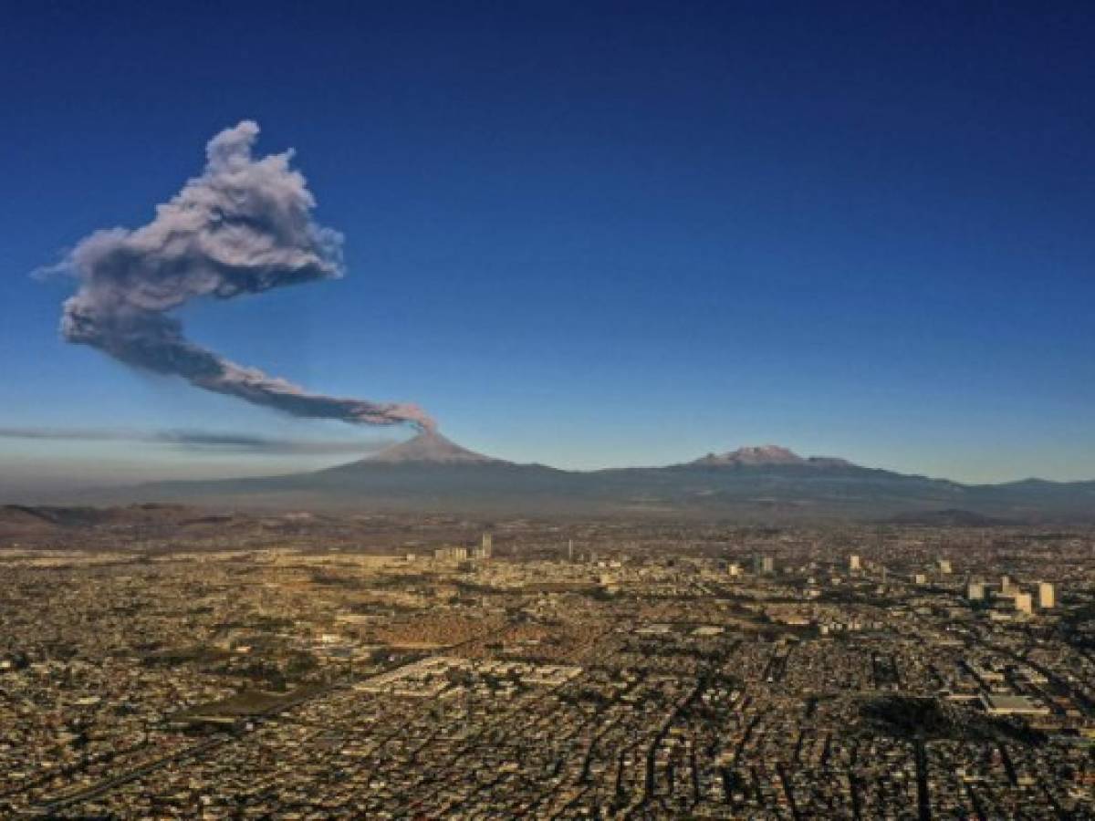 México aumenta alerta por actividad del volcán Popocatépetl