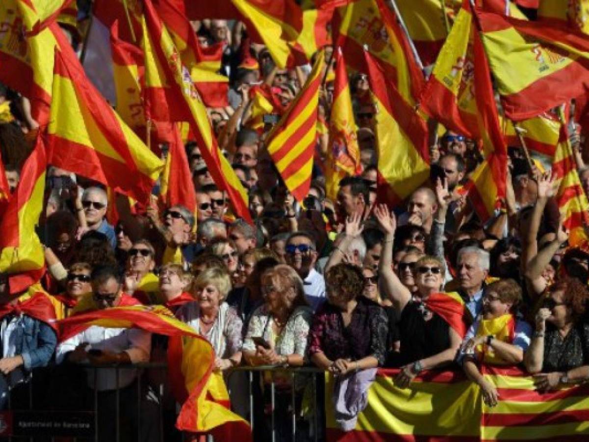 'Cataluña es España', revindica una multitud en las calles de Barcelona