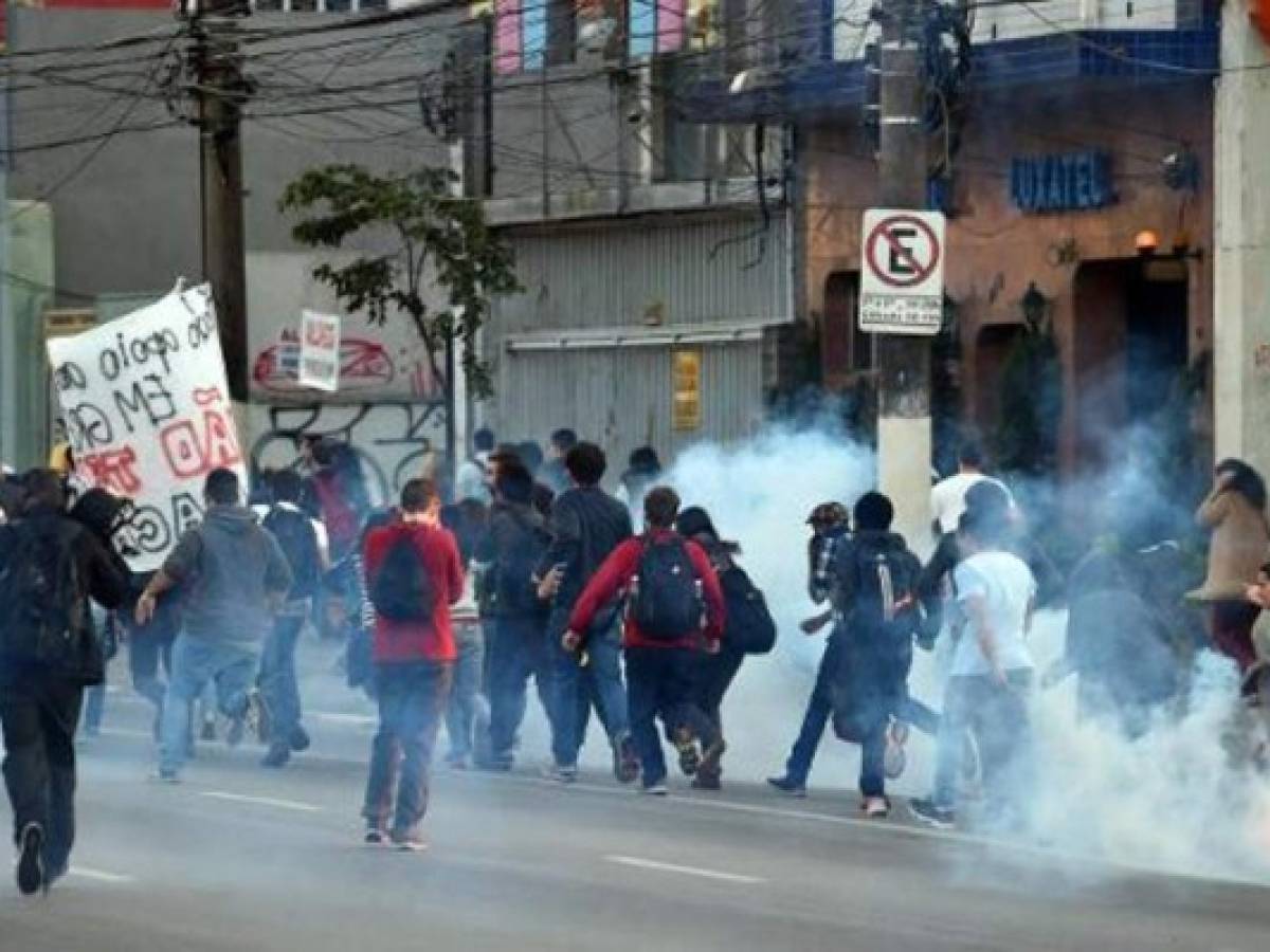 La Policía dispersa con gases una protesta en Sao Paulo