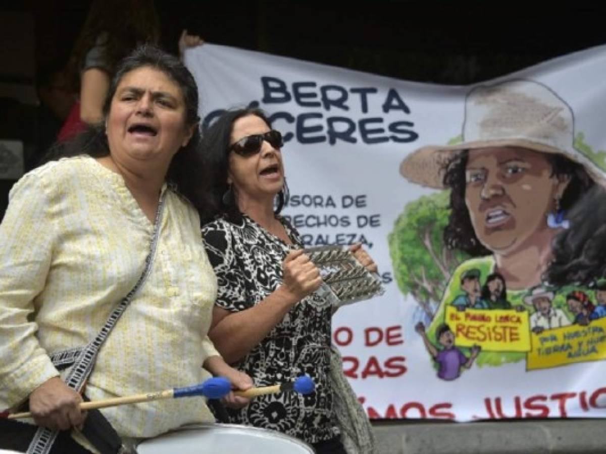 Funeral de ambientalista asesinada desata protesta social en Honduras
