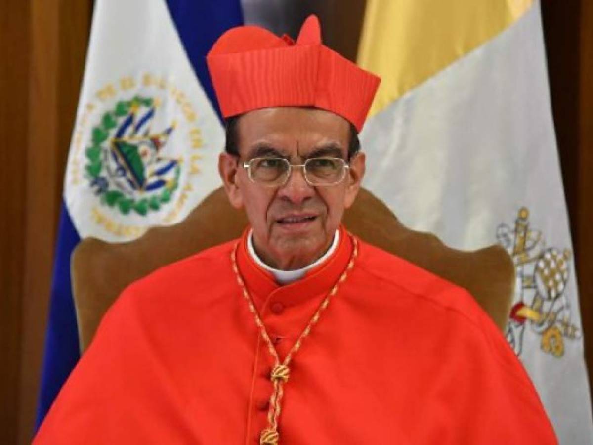 Newly elevated cardinal, Gregorio Rosa Chavez from Salvador, attends the courtesy visit of relatives following a consistory for the creation of five new cardinals on June 28, 2017 at St Peter's basilica in Vatican.Four of the five new 'Princes of the Church' come from countries that have never had a cardinal before: El Salvador, Laos, Mali and Sweden. The fifth is from Spain. / AFP PHOTO / Alberto PIZZOLI