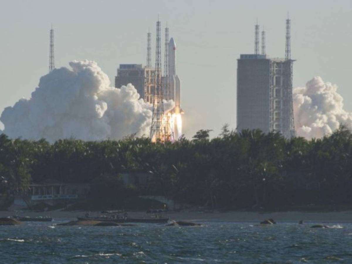 China lanza ‘éxitosamente’ un nuevo cohete con una nave espacial