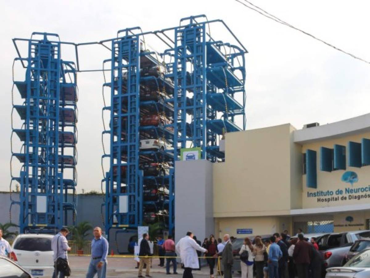 El Salvador: Abren parqueo inteligente en Hospital de Diagnóstico