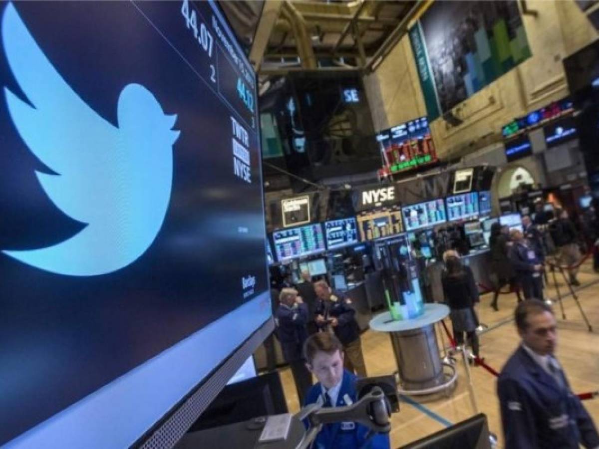 ¿Cómo un 'tuit' le costó US$8.000 millones a Twitter?  