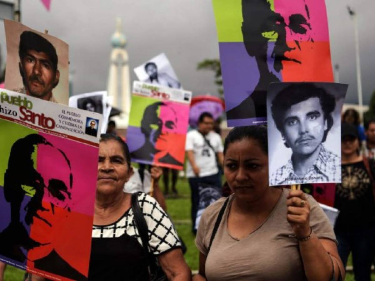El Salvador: Cientos piden justicia por el asesinto de Monseñor Romero