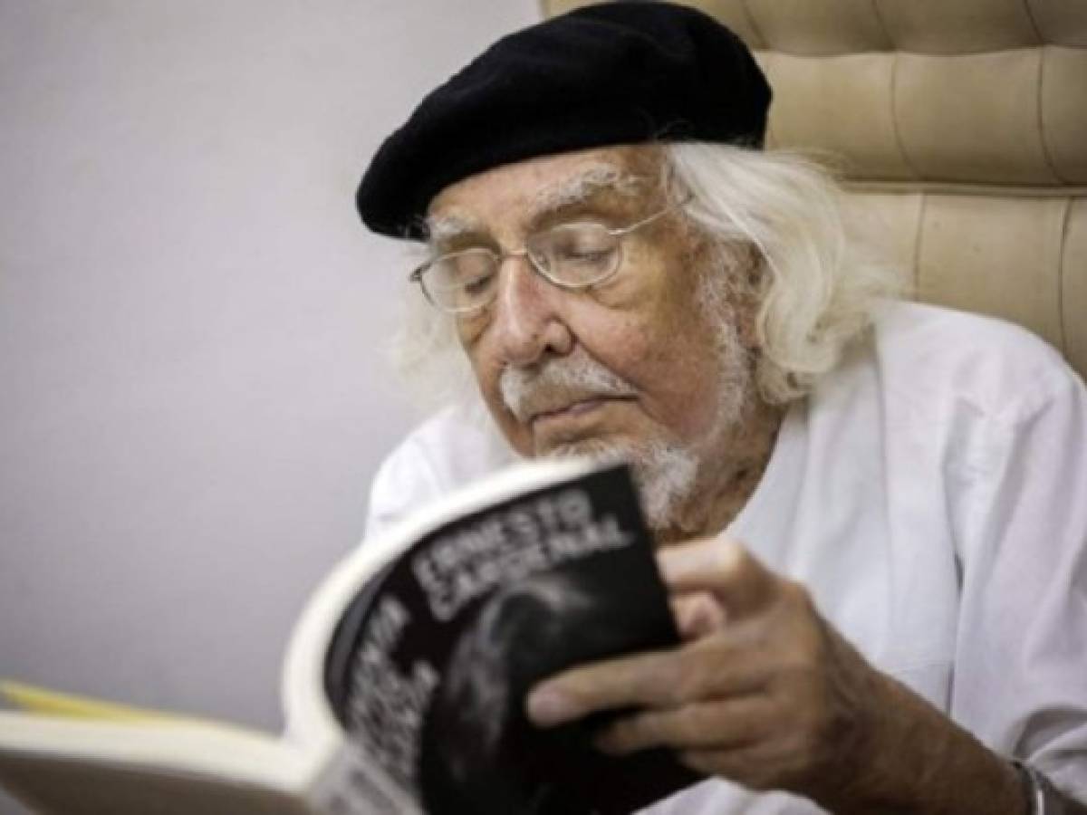 Juez anula edicto que obligaba a poeta Ernesto Cardenal a pagar US$800.000