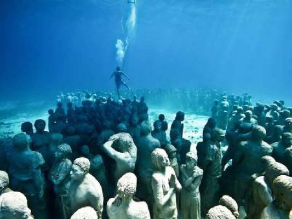 Esculturas bajo el agua en Cancún