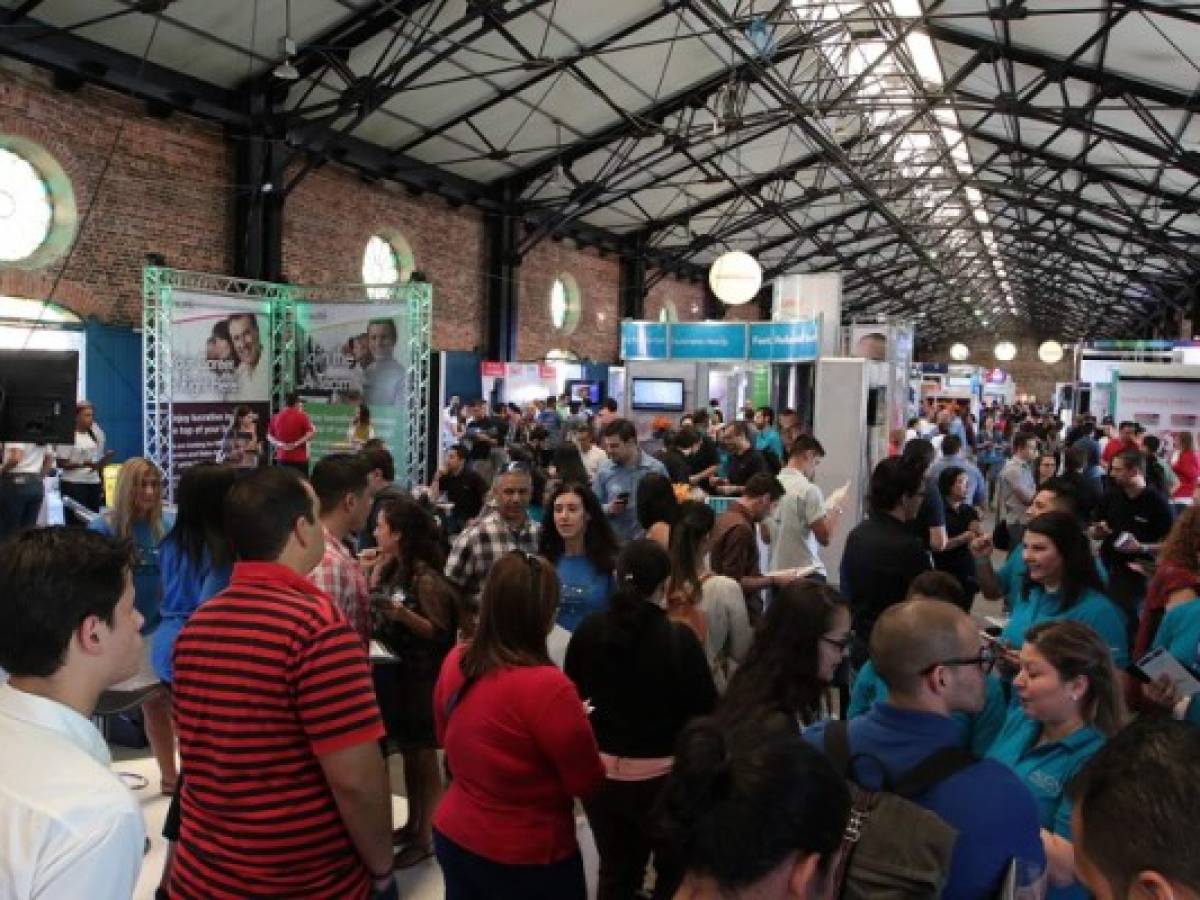 Más de 8.000 personas en feria de empleo en Costa Rica