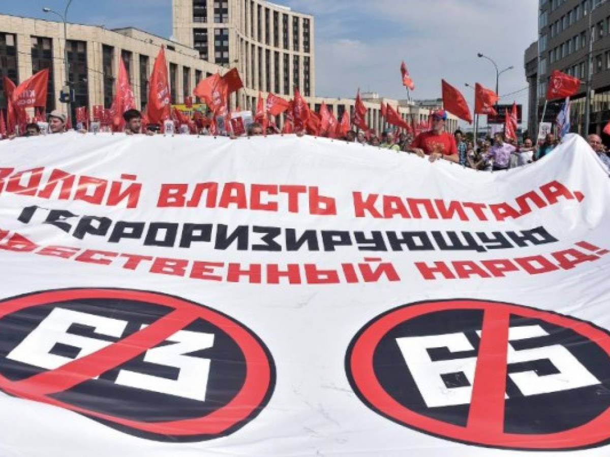 Rusos protestan contra el aumento de la edad de jubilación