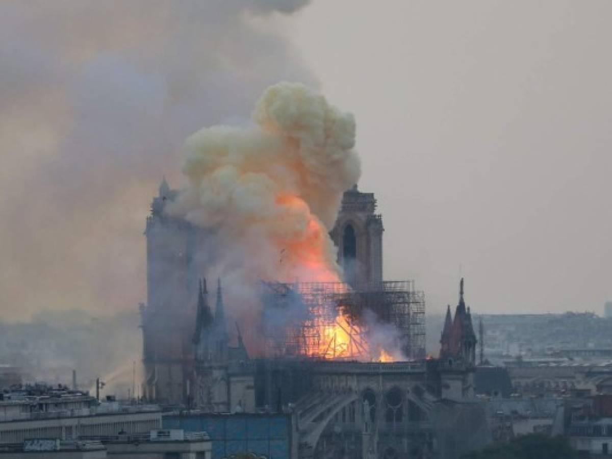 Conmoción mundial por el incendio en la catedral de Notre Dame