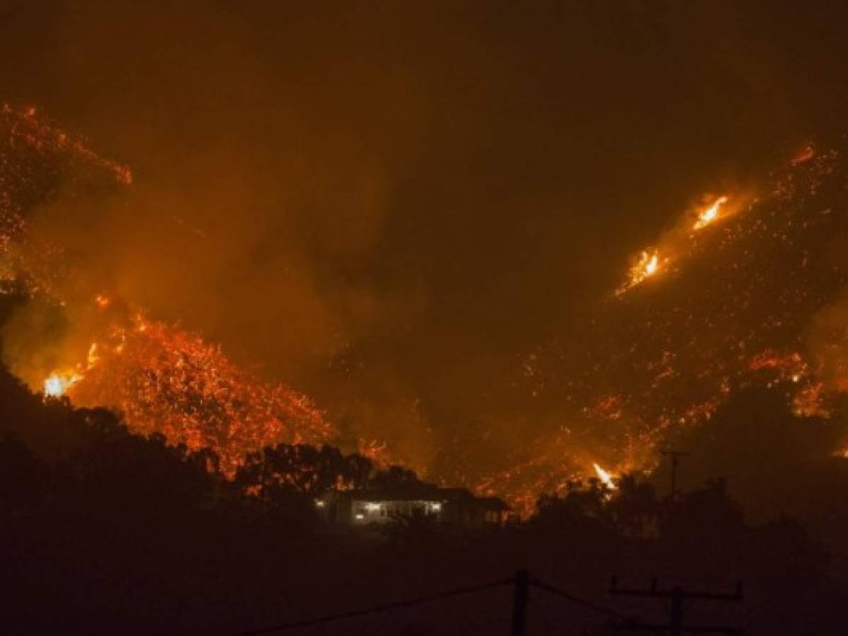 California enfrenta uno de los incendios más grandes de la historia