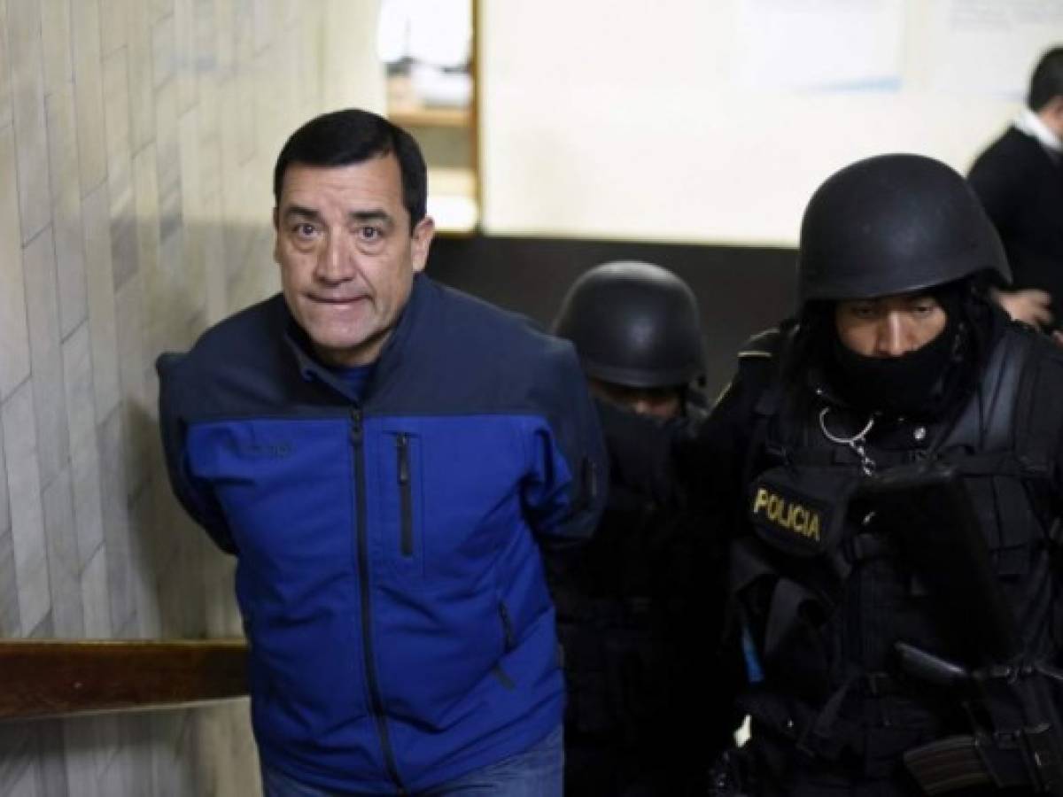 Guatemala: Capturan a exministro de Defensa por pago de bonos