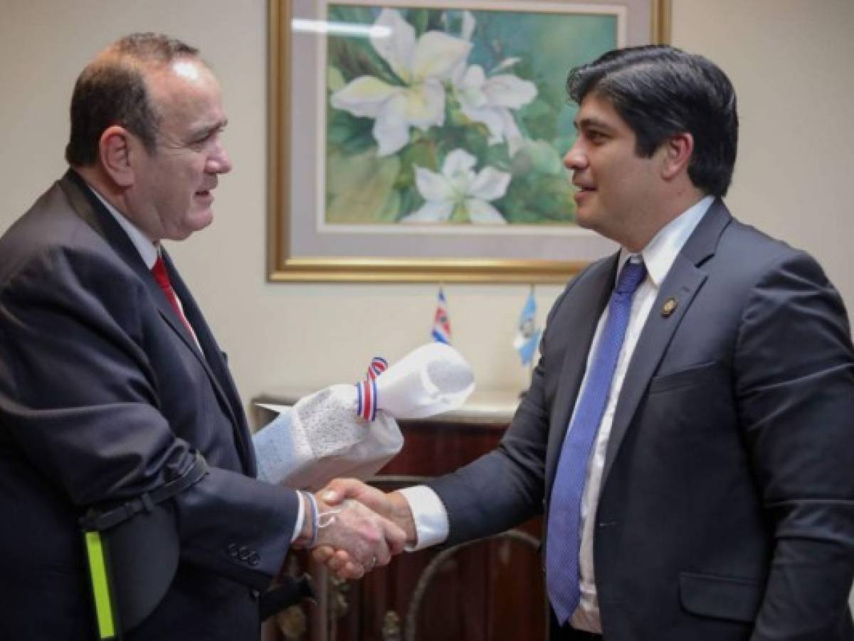 Presidentes de Guatemala y Costa Rica buscan atraer inversiones