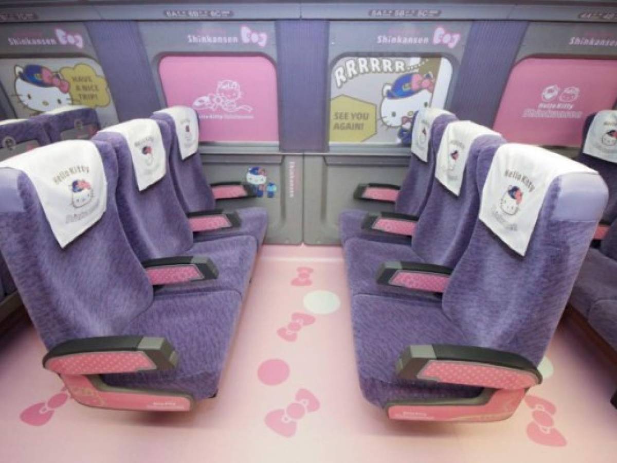 ¡Todos a bordo! El tren de Hello Kitty ya recorre Japón