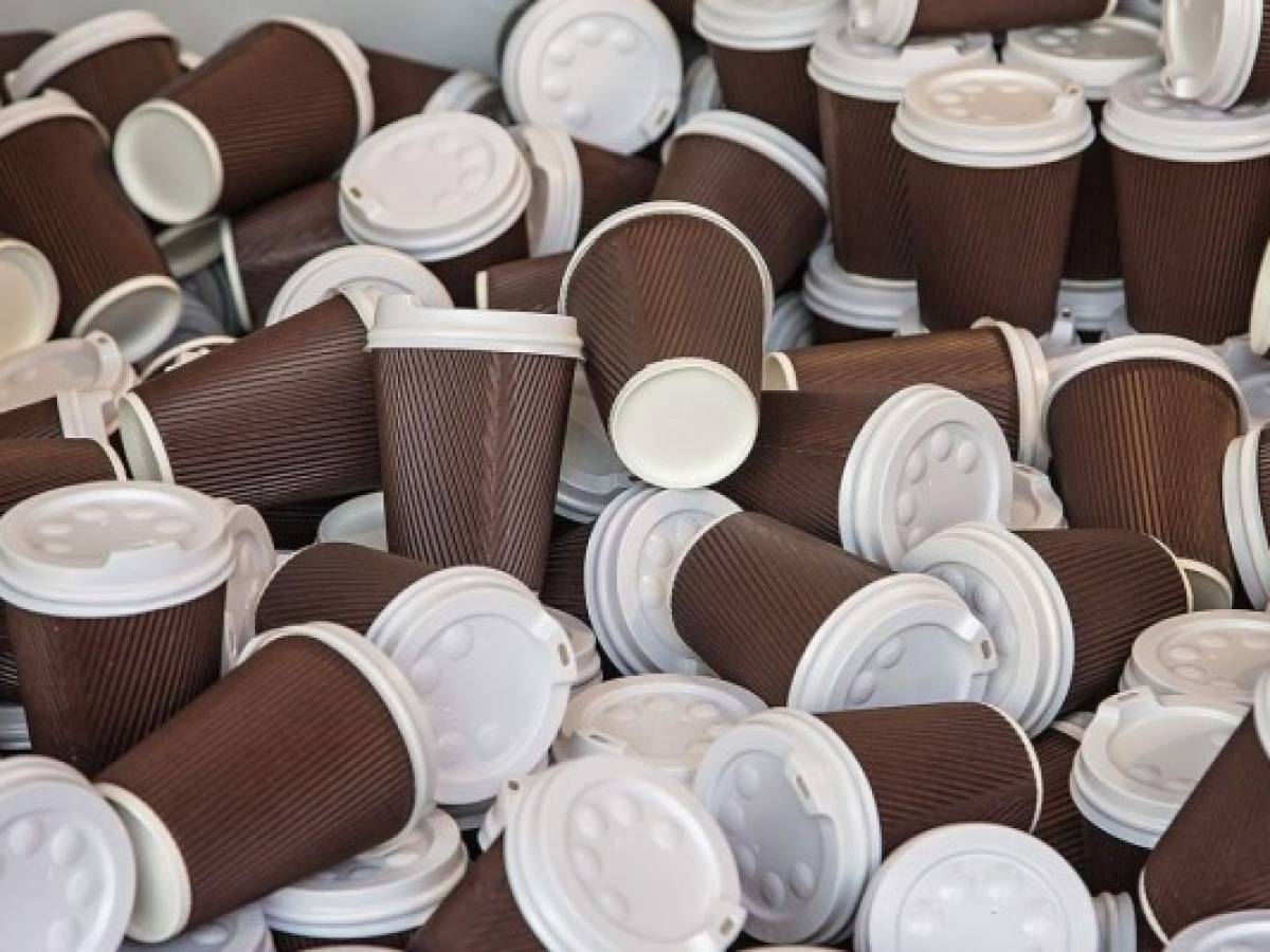 Primero fueron las bolsas de plástico, ahora 'se irán' los vasos de café en San Francisco