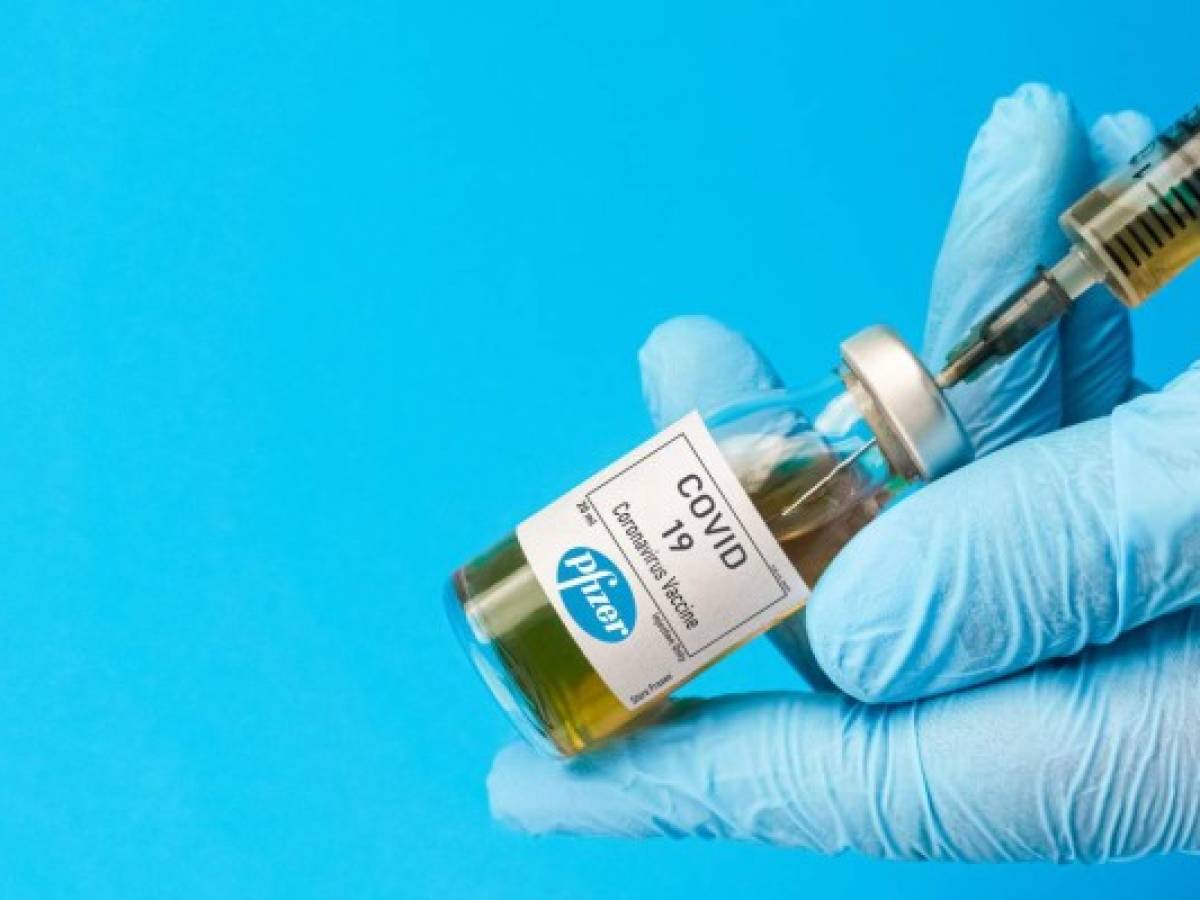 Pfizer prevé US$33.500 millones de ingresos por venta de vacunas anticovid este año