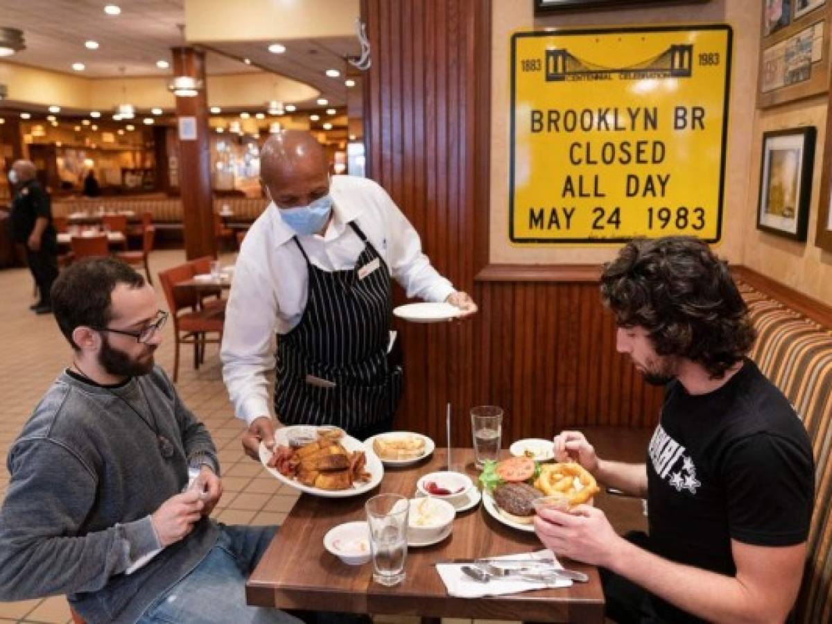 Nueva York exigirá certificado de vacunación para entrar a restaurantes, espectáculos y gimnasios