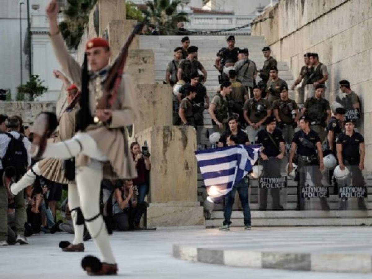 'La pistola en la sien' de Europa a Tsipras, crisis y tragedia griega