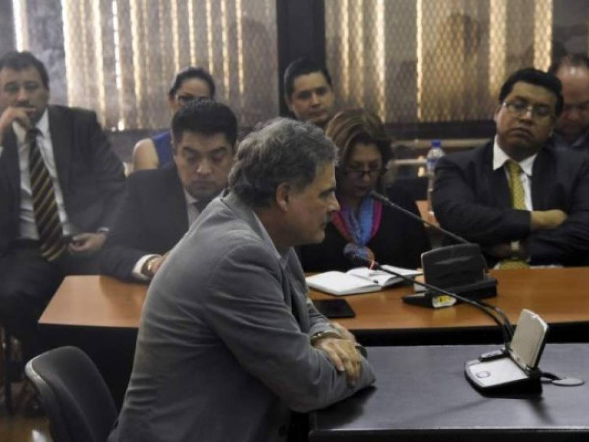 Former Guatemalan finance minister and the chairman of under-fire British-based charity group Oxfam International, Juan Alberto Fuentes Knight (front), attends a court hearing after his arrest on corruption charges in Guatemala City on February 13, 2018. Guatemalan authorities on Tuesday arrested a former president and nine ministers of his former government on corruption charges, a top prosecutor told AFP. Colom, 66, was put under detention in his home in an upmarket district of the capital, the head of the special anti-graft prosecution unit, Juan Francisco Sandoval, said. The allegations against him and his former ministers related to graft in the public transport system. / AFP PHOTO / JOHAN ORDONEZ