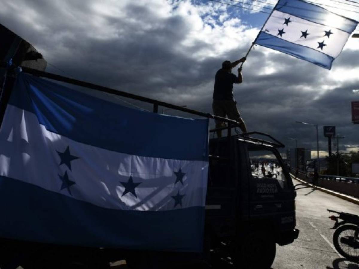 Transportistas bloquean calles en Honduras en demanda de subsidio por la pandemia