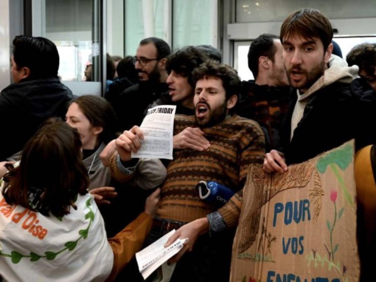 Protestas contra consumismo y consecuencias climáticas del 'Black Friday'