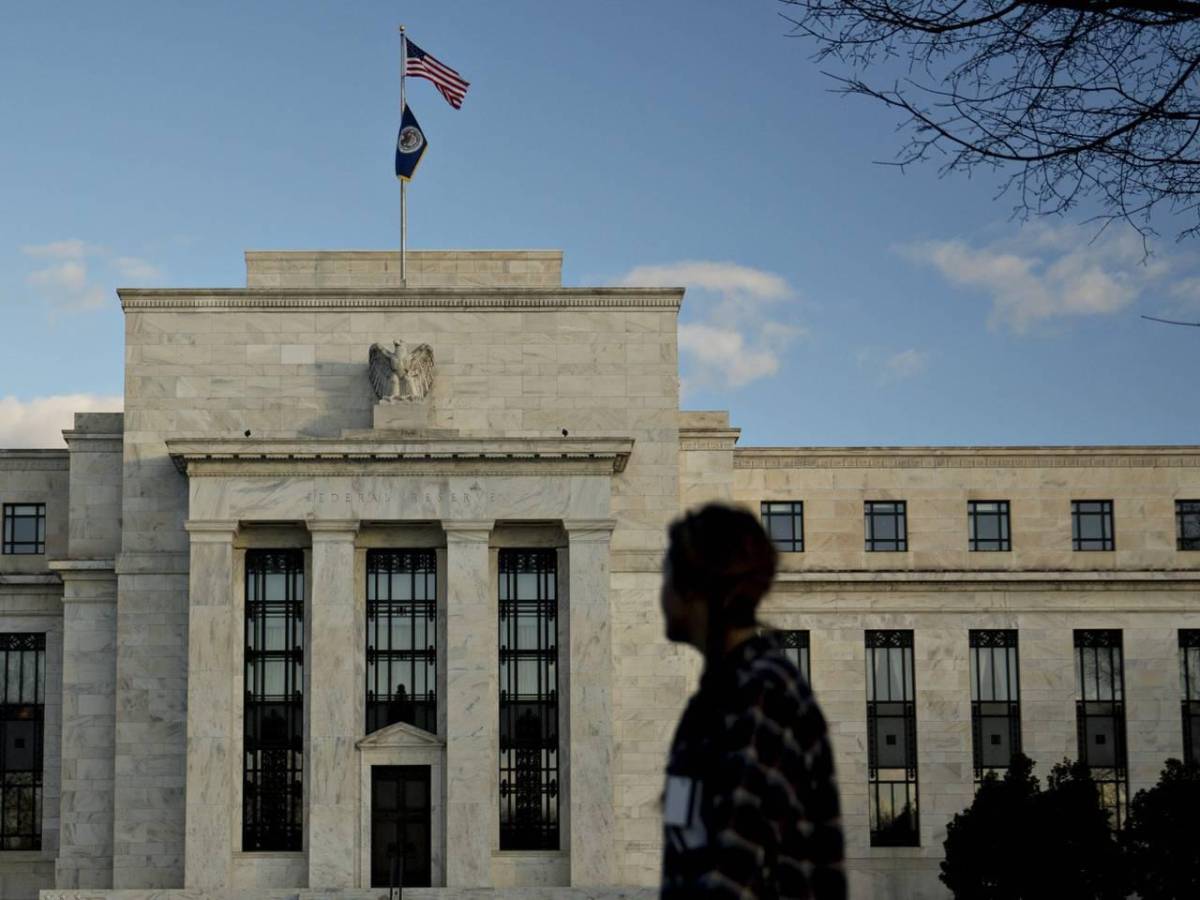 Fed en delicado equilibrio para contener inflación y evitar recesión