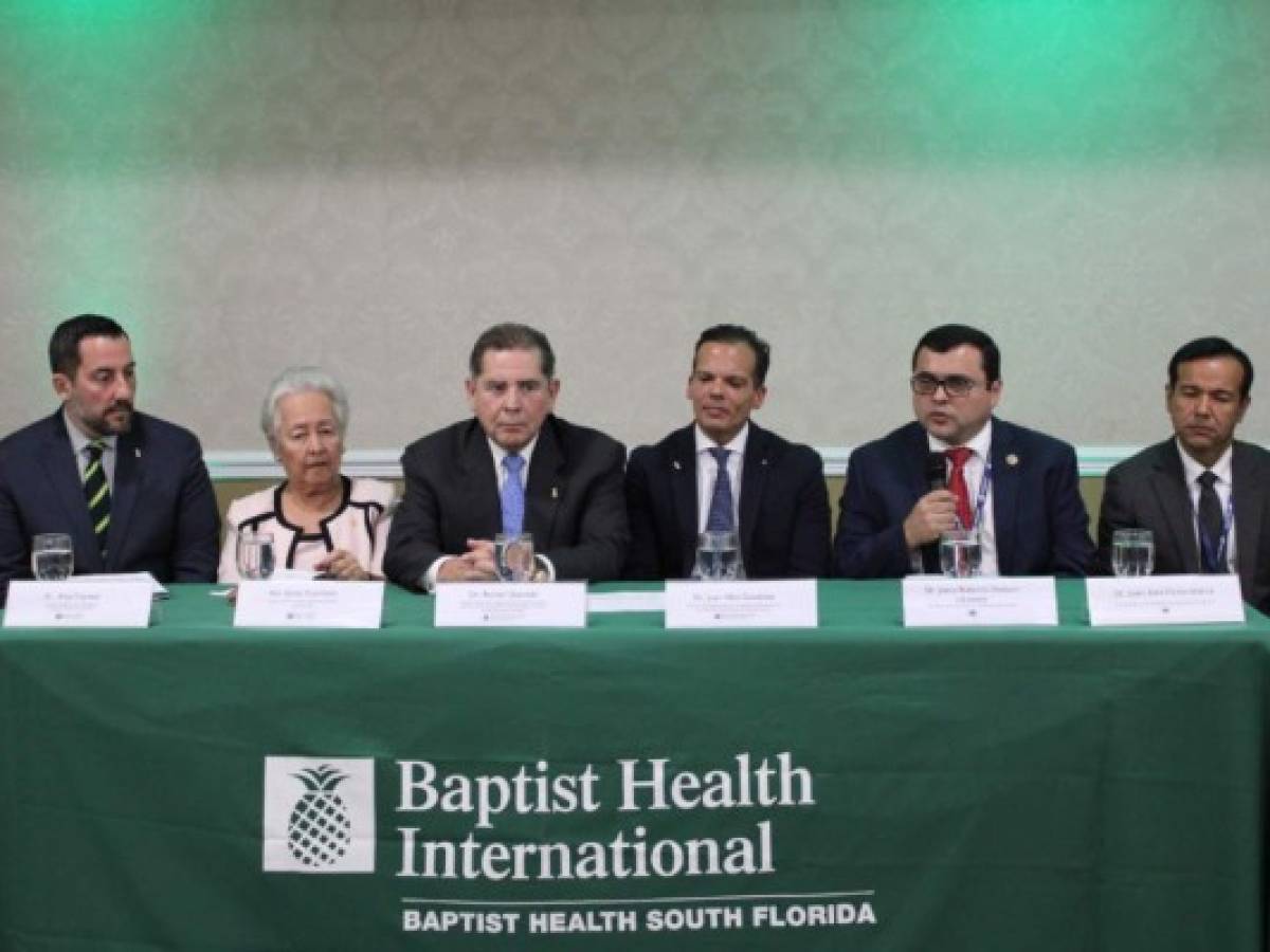 Miami Cardiac y Vascular Institute de Baptist Health South Florida participó del Congreso de Cardiología de El Salvador
