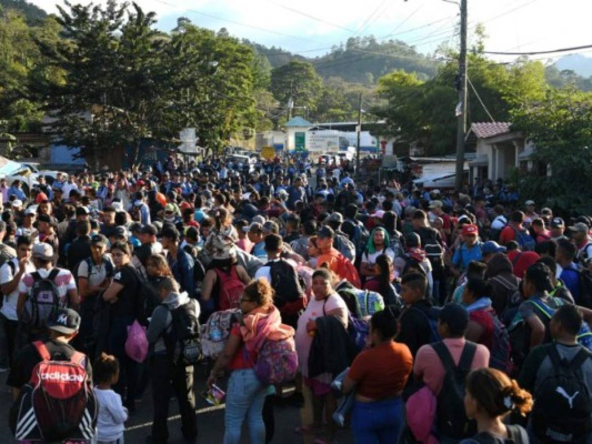 Honduras: Caravana migrante rompe cerco policial y cruza a Guatemala