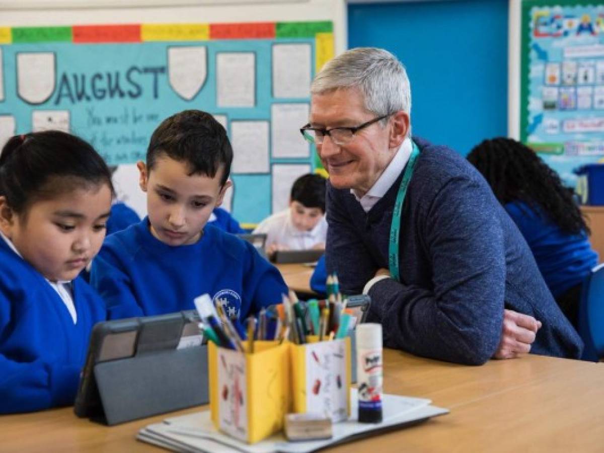 El CEO de Apple no cree que sea necesario estudiar 4 años para ser experto en codificación