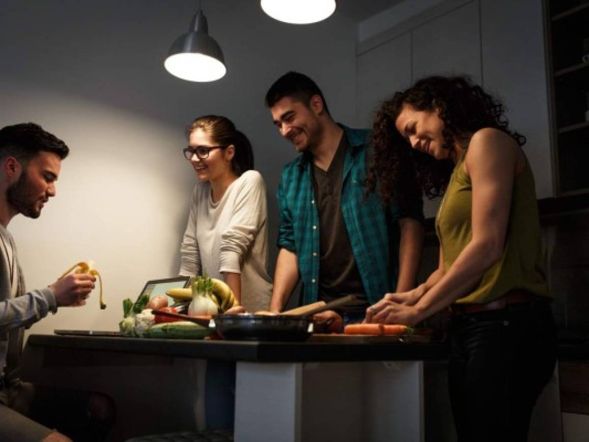 Tonalidad de la luz influye en decisiones a la hora de comer