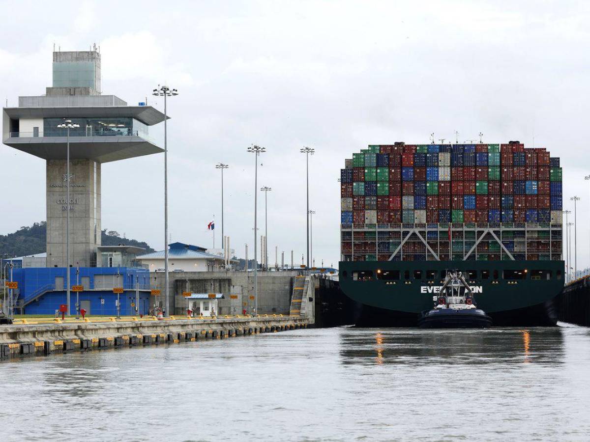 Canal de Panamá mantiene reducción de calado por sequía hasta septiembre