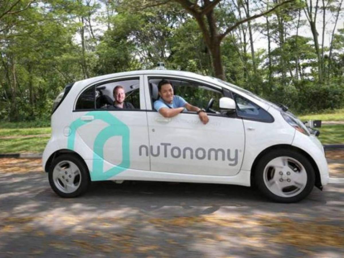 Singapur estrena los primeros taxis sin conductor del mundo