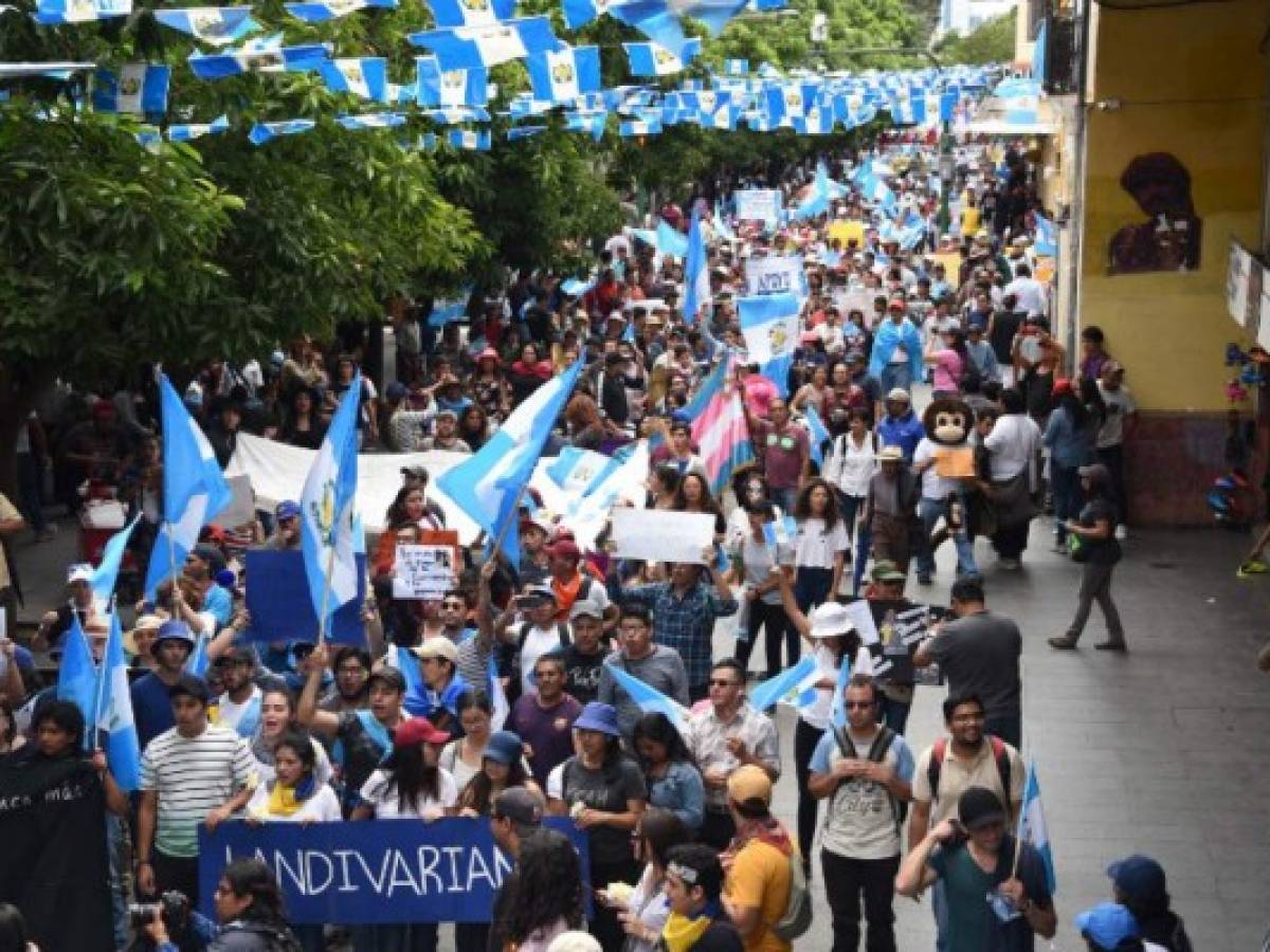 Guatemala: Miles exigen renuncia de presidente Jimmy Morales