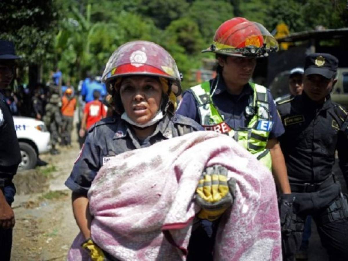 Luto en Guatemala por deslave que dejó 600 desaparecidos y 125 viviendas soterradas