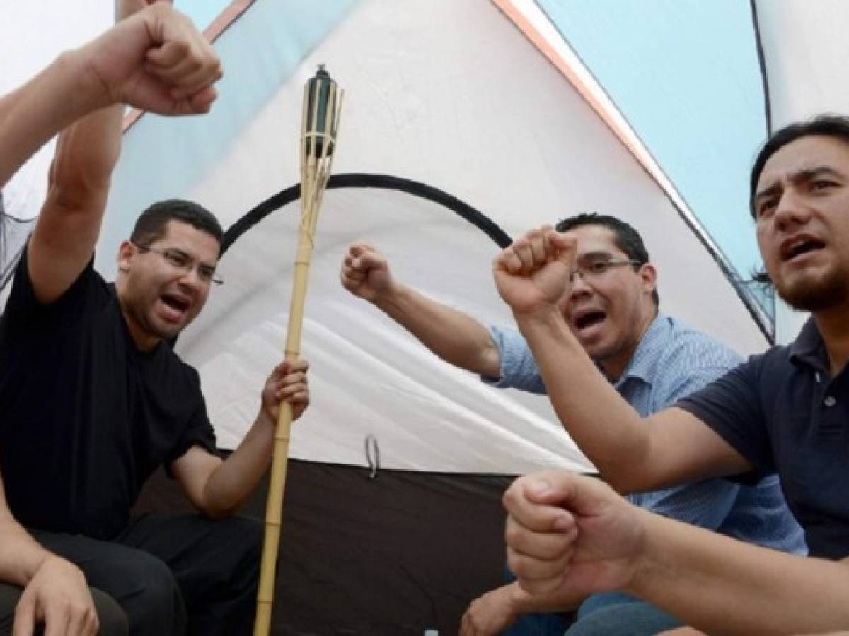 Hondureños 'indignados' inician huelga de hambre
