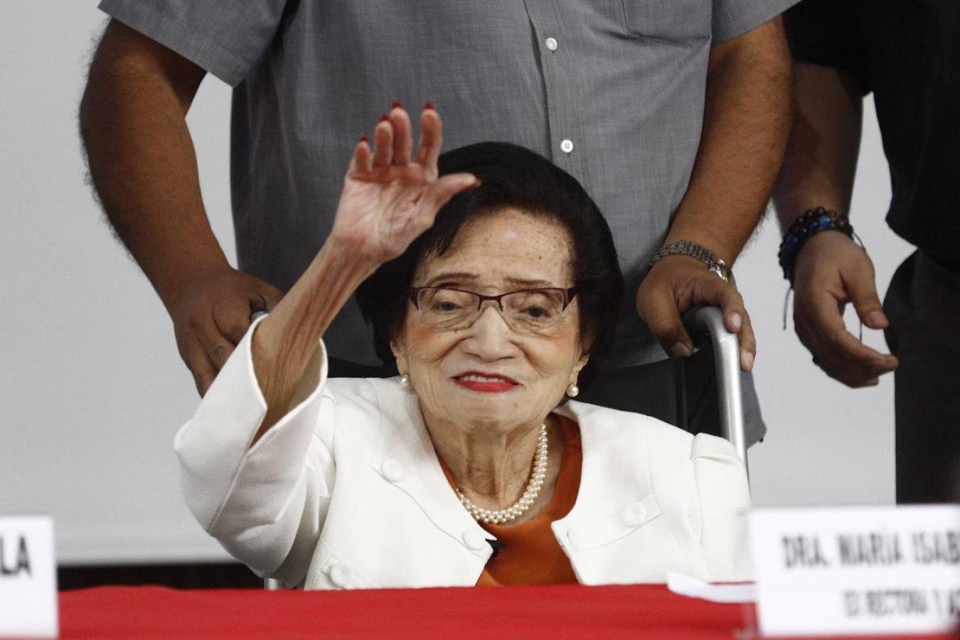 La vida y aporte médico de la salvadoreña María Isabel Rodríguez quedan plasmados en libro