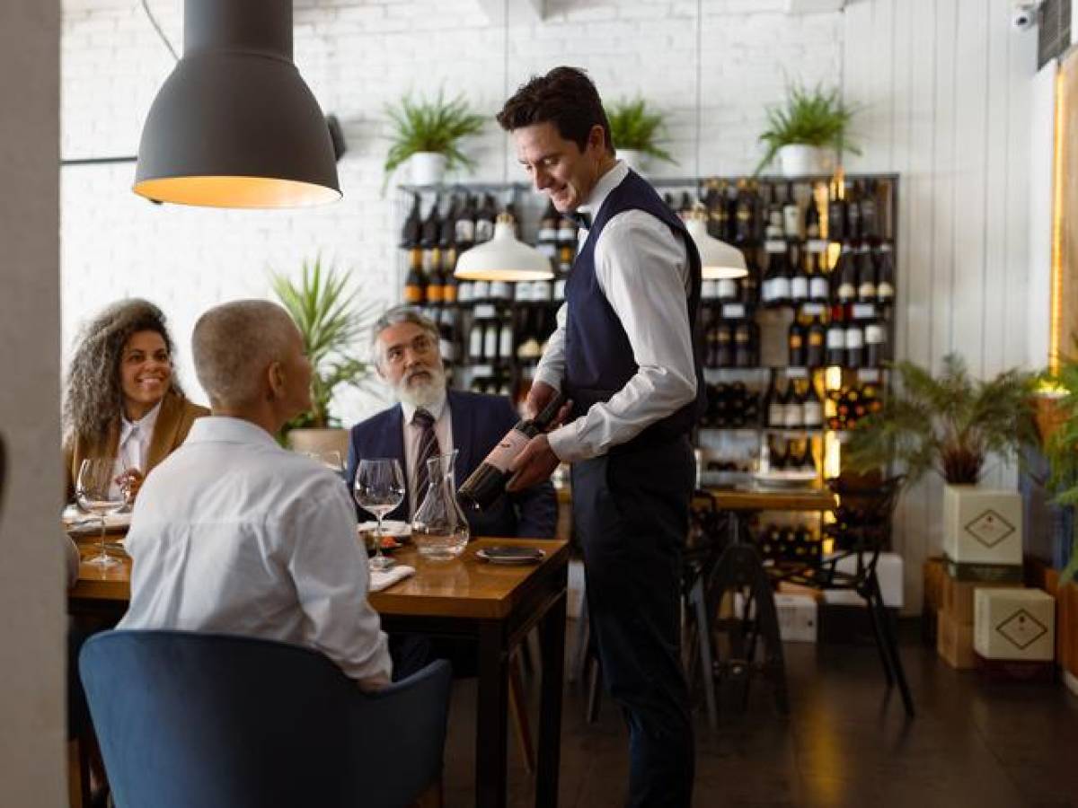El panorama del sector de restaurantes se reduce a deterioro, según Fitch