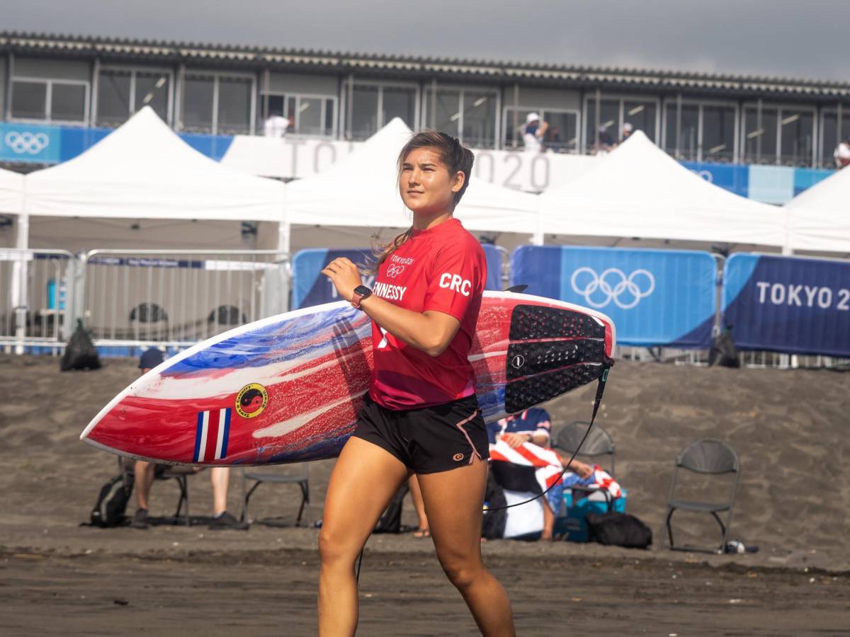 Surfista Brisa Hennessy es nombrada primera embajadora de UNICEF en Costa Rica