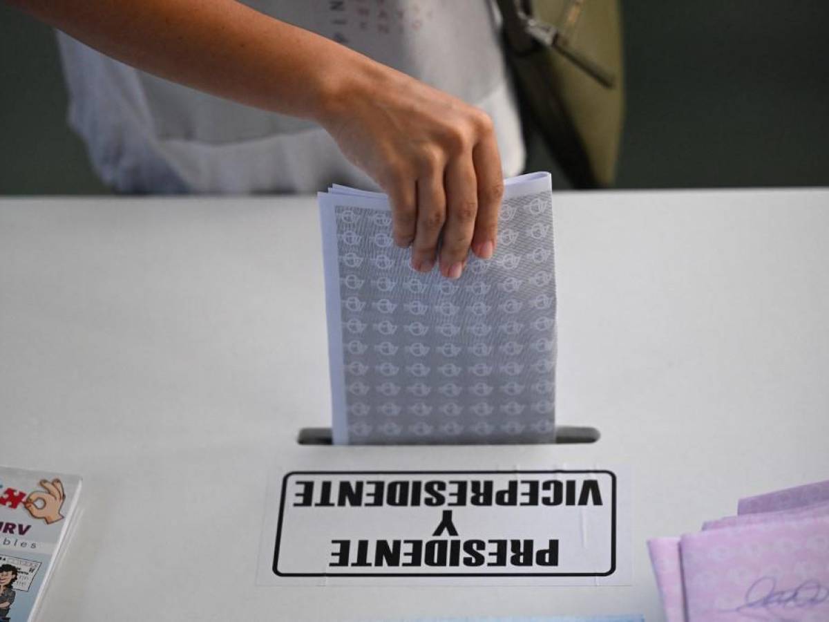 Guatemaltecos comienzan a votar para elegir un nuevo presidente