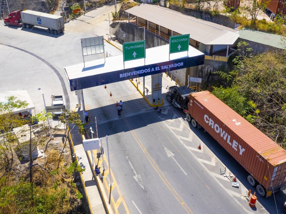 Continúan los atrasos en despacho de carga en la aduana de Honduras-El Salvador
